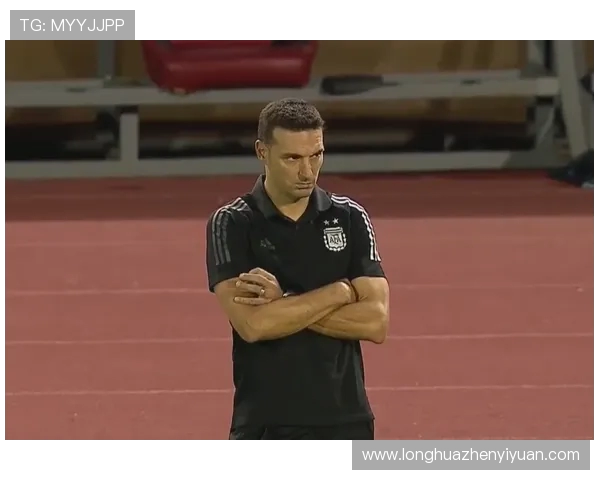 王刚禁区外惊天凌空抽射飞出画面引发全场惊叹落地时长超五秒